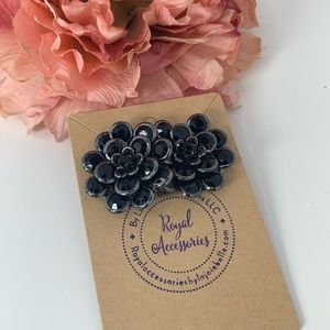 Flower post earrings